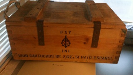 Hola, vendo un cajón de madera ( vacío ) procedente de munición militar, mide 43x29x17. Se encuentra en 01