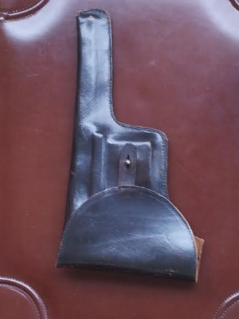 Pues eso, que vendo esta funda de Máuser C-96

Estado : muy bueno ( para el tiempo que tiene )
Lugar. 00