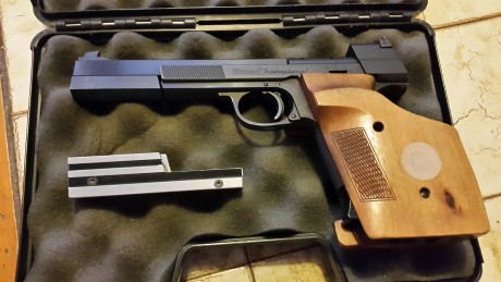 Hola a todos: Cambio cachas originales de la Hämmerli 208 por el otro modelo de la misma pistola. Creo 01