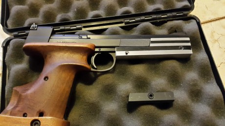 Hola a todos: Cambio cachas originales de la Hämmerli 208 por el otro modelo de la misma pistola. Creo 00