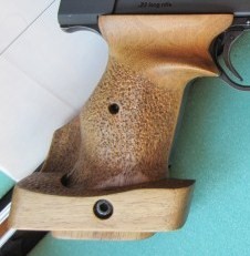 Hola a todos: Cambio cachas originales de la Hämmerli 208 por el otro modelo de la misma pistola. Creo 11