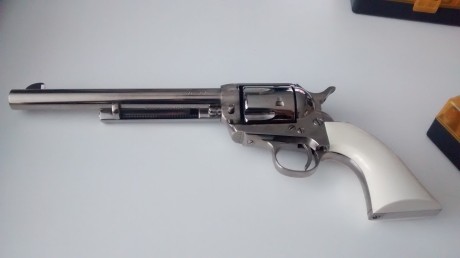 Pues como reza el titulo del anuncio, vendo un magnifico revolver pietta cromado de 7" 1/2 en calbre 02