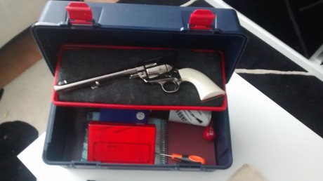Pues como reza el titulo del anuncio, vendo un magnifico revolver pietta cromado de 7" 1/2 en calbre 10
