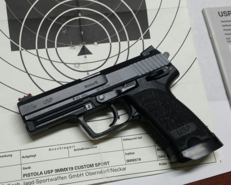 Se vende HK USP Custom Sport. 9 mm parabellum.
Cuatro cargadores, maletín,  alzas Novak. 
Estado impecable.
Se 02