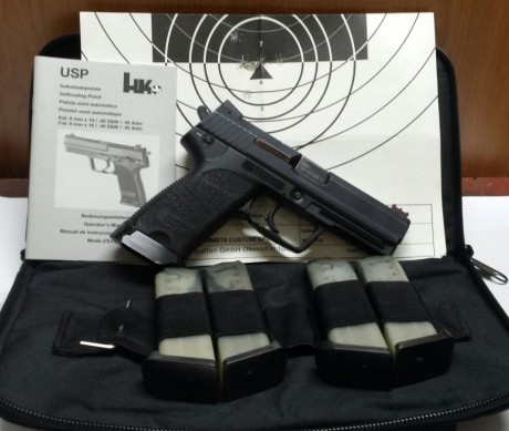 Se vende HK USP Custom Sport. 9 mm parabellum.
Cuatro cargadores, maletín,  alzas Novak. 
Estado impecable.
Se 01