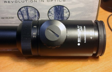 Por exceso de material vendo visor Shilba Illuminator Magnum 2,5-10x50 con retícula europea iluminada. 01