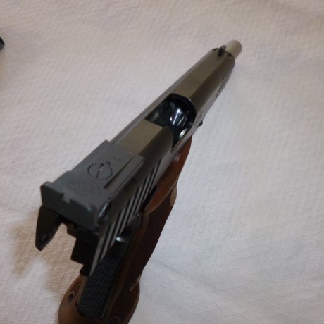Un amigo que deja el tiro me pide que le ponga a la venta esta STI TROJAN 5", impecable, con muy 01