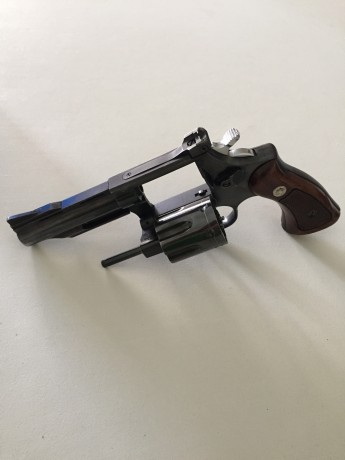 Hola, vendo revolver Llama Comanche III .357 de 4 pulgadas en buen estado. Tiene pocos disparos, lo entrego 01