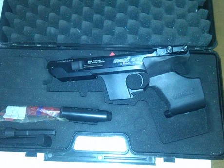 Un compañero del club me ha pedido que le ponga a la venta esta pistola Hammerli SP20 RRS calibre 22. 00