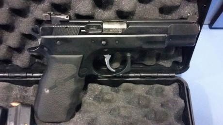 Pues eso, se vende CZ 75 B en perfecto estado de funcionamiento, con dos cargadores, alzas micrómetricas, 02