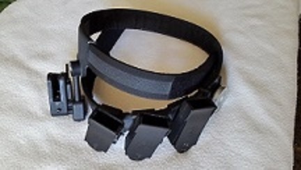 Vendo cinturon doble para IPSC con poco uso de talla hasta 54 de cintura, con tres portacargadores Vega 20