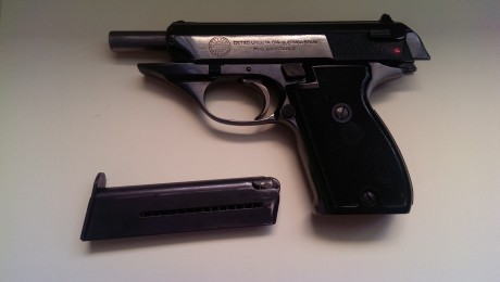 Pistola Astra Constable 2 Cal. 9 C fabricada a partir de 1982 en buen estado con funda de cuero adaptada. 01