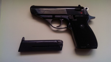 Pistola Astra Constable 2 Cal. 9 C fabricada a partir de 1982 en buen estado con funda de cuero adaptada. 00