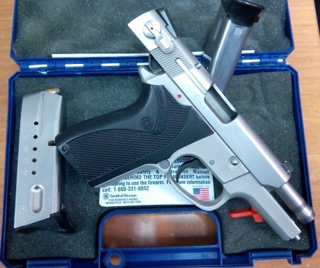 Un amigo vende una  S&W 6906 , esta guiada en A, se encuentra en Madrid 350 €, 
telefono de contacto 02