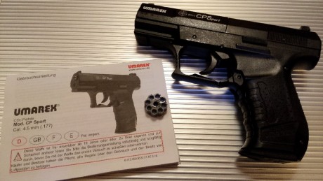 Vendo pistola CO2 Walther Umarex CP Sport calibre 4, 5. Cargador para 8 balines, semiautomática. Practicamente 00