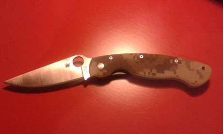 Vendo esta magnifica navaja SPYDERCO modelo MILITARY en camo. Totalmente nueva, nunca ha sido usada, siempre 00