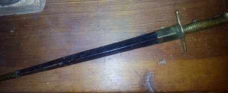 Hola amigos. 
Agradeceria me ayudaseis a identificar una bayoneta.
No he encontrado marcajes visibles, 02