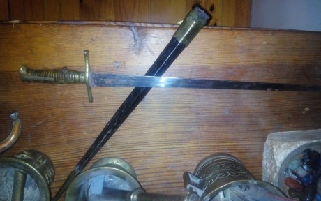 Hola amigos. 
Agradeceria me ayudaseis a identificar una bayoneta.
No he encontrado marcajes visibles, 00