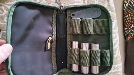 Hola, vendo escopeta Benelli Crio calibre 12, con banda de carbono cañon de 71 cm y prácticamente sin 00