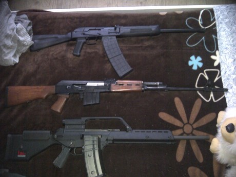 Buenas tardes,

pongo a la venta mi Saiga 12 modelo 078 de cañón corto. Se encuentra de serie, y en perfecto 10