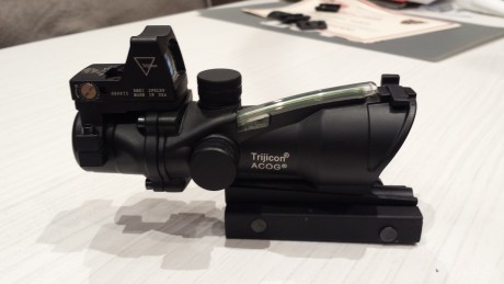 Vendo copia Trijicon Acog 4X+punto rojo pequeño adosado a el. Ambos funcionando perfectamente. El visor 02