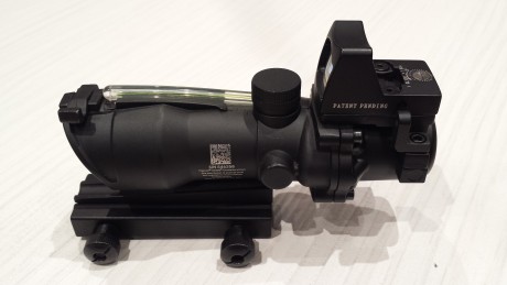 Vendo copia Trijicon Acog 4X+punto rojo pequeño adosado a el. Ambos funcionando perfectamente. El visor 01