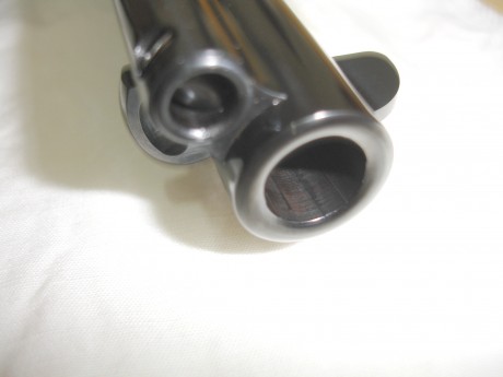 Buenas noches quería preguntar a alguien que tenga un cattleman en .45LC si el cilindro tanto en reposo 21