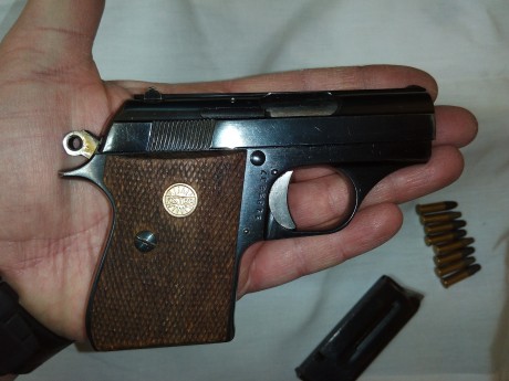 Vendo una pistola ASTRA modelo 7000 CAL. 22lr. Buen estado.  Un sólo cargador.. 
Buen funcionamiento. 02