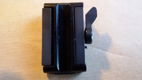 Base Maknetik para instalar en solistas de 0,6 a 1 cm. de ancho. Apta para puntos rojos Docter, Burris 01