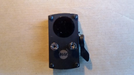 Base Maknetik para instalar en solistas de 0,6 a 1 cm. de ancho. Apta para puntos rojos Docter, Burris 00
