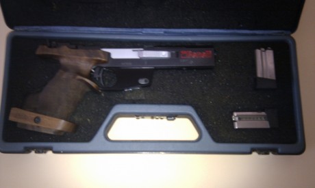 Vendo pistola BENELLI MP90S WORLD CUP 22 Lr. El precio es de 750€ (portes no incluidos). 02
