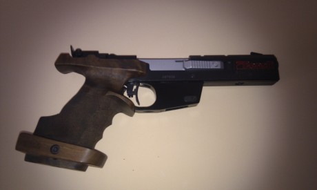 Vendo pistola BENELLI MP90S WORLD CUP 22 Lr. El precio es de 750€ (portes no incluidos). 01