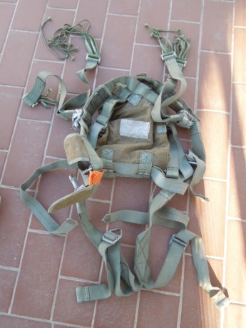Vendo arnés de paracaídas del Ejercito del Aire. Se trata de un CIMSA  (Confecciones Industriales Madrileñas 02