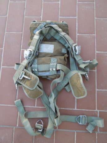 Vendo arnés de paracaídas del Ejercito del Aire. Se trata de un CIMSA  (Confecciones Industriales Madrileñas 12