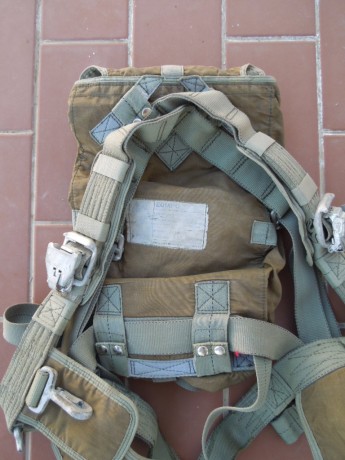 Vendo arnés de paracaídas del Ejercito del Aire. Se trata de un CIMSA  (Confecciones Industriales Madrileñas 11