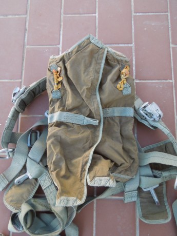 Vendo arnés de paracaídas del Ejercito del Aire. Se trata de un CIMSA  (Confecciones Industriales Madrileñas 10