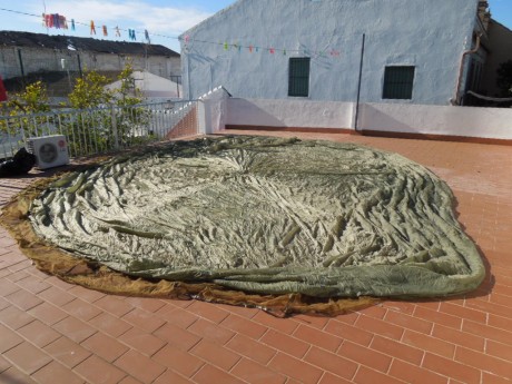 Vendo paracaídas (campana + arnés) del Ejercito del Aire. Se trata de un CIMSA  (Confecciones Industriales 01