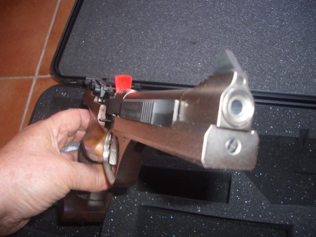 Pistola Feinwerkbau del calibre 22LR. Comprada nueva el 10/03/14. Un sólo propietario. Muy poco usada. 00