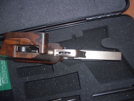 Pistola Feinwerkbau del calibre 22LR. Comprada nueva el 10/03/14. Un sólo propietario. Muy poco usada. 11