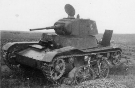 En octubre de 1936 llegaron a España los primeros T-26. En Archena se creó la Escuela de Fuerzas Blindadas 20