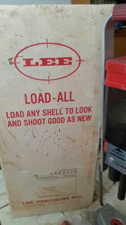 Vendo maquina de recargar cartuchos de escopeta marca Lee por retirarme de la recarga. El precio es de 11