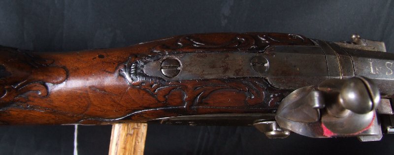 Hola, voy a intentar poner unas fotos de este arma que he encontrado mirando por la web. Es un rifle rapido 61