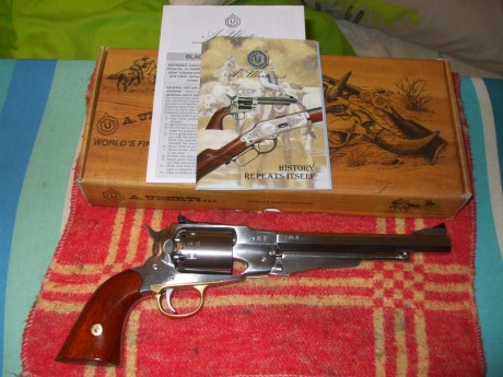 Buenas tardes, cambio revolver de avancarga Uberti 1858 inox target en impecable estado, con su equipo 11