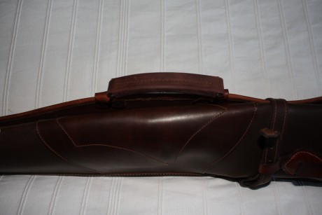 Vendo funda de piel para escopeta semiautomática desmontada.

Realizada por encargo para una escopeta 12