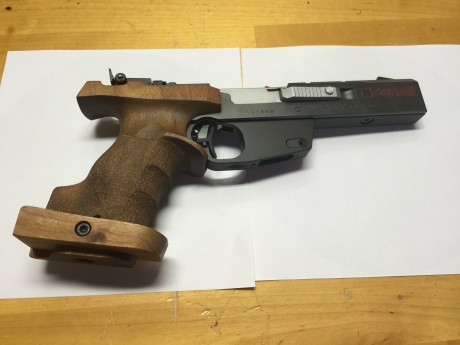 Vendo BENELLI WORLD CUP HP 90 S  CAL.22
El arma esta nueva. Viene con su maletín, Herramientas y manuales.
Tiene 02