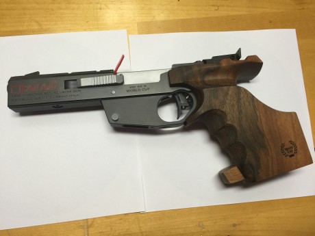 Vendo BENELLI WORLD CUP HP 90 S  CAL.22
El arma esta nueva. Viene con su maletín, Herramientas y manuales.
Tiene 01