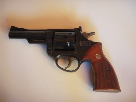 ALOJAMIENTO CILINDRO 357.JPG Vendo revolver Astra Police  de 4" 357 Mg. guiado en F el arma se ha 01