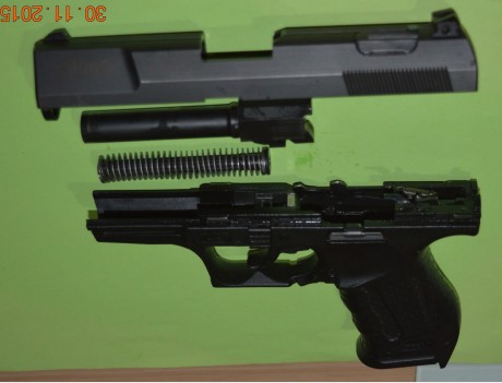 Se vende Walhter P99 AS, guiada en A el arma se sencuentra en Alicante soy  segundo propietario y conmigo 11