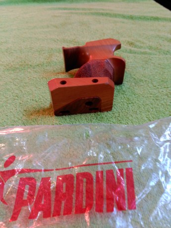 Cambio cachas talla S de pardini sp, por unas de talla M
Las cachas están nuevas como se observa en las 10