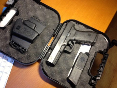 Vendo  GLOCK 21 Cal 45.
Estuche GLOCK , dos cargadores, pieza de ayuda de carga y manual de instrucciones.
Precio: 02